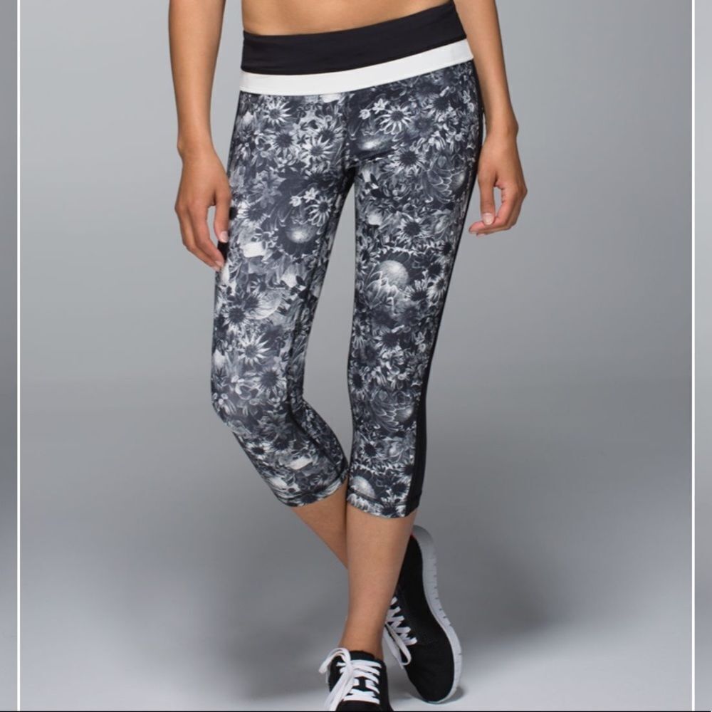 LULULEMON | Up the Pace Floral Crop Leggings Black White Gray Women’s Size 4